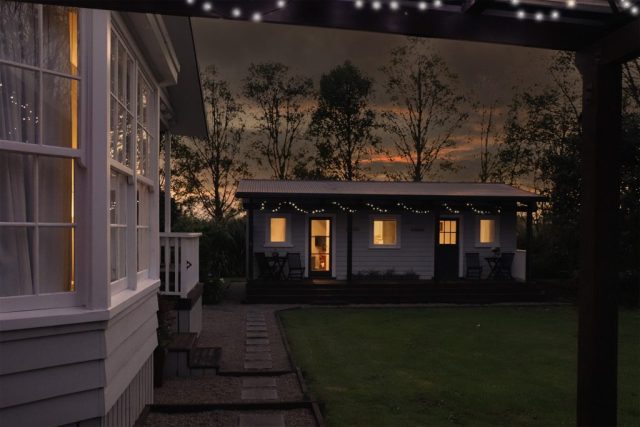 Rural Massage, Ohaupo, Near Hamilton, Accommodation cottage at night