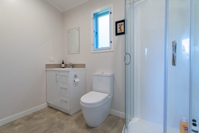 Rural Massage, Ohaupo, Near Hamilton, Accommodation bathroom